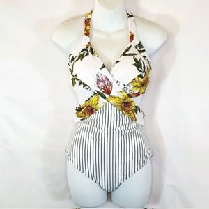 ✨HP✨Cupshe White Stripe Floral Swimsuit